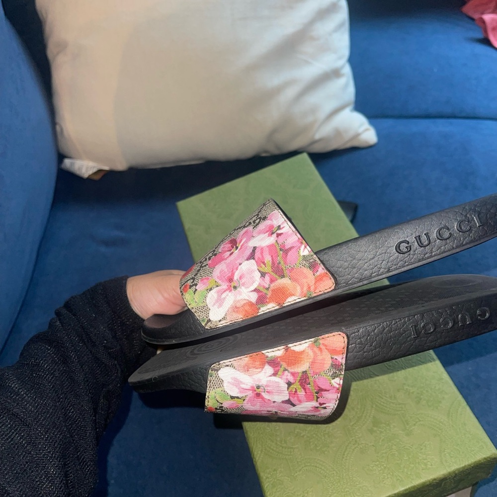 Gucci supreme floral slides